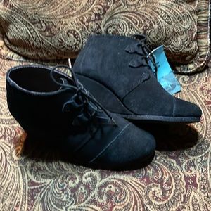 Toms black suede wedges